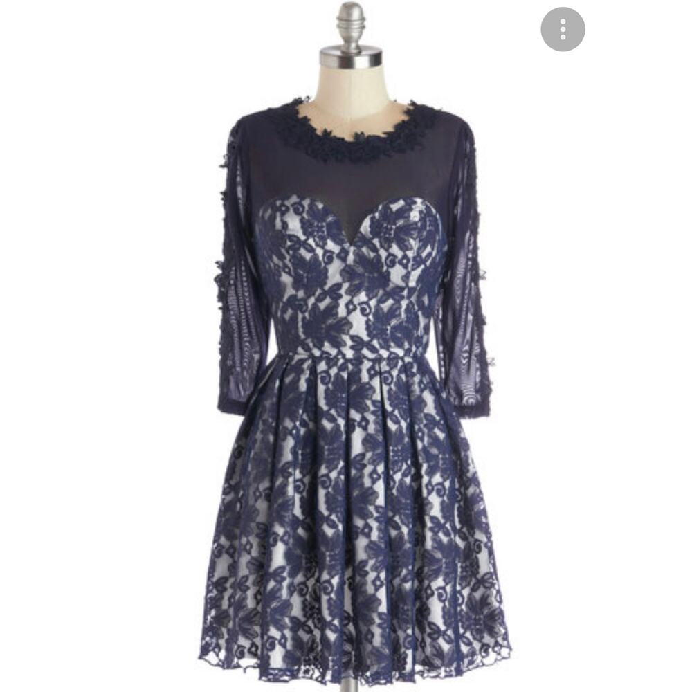 NEW Chi Chi London Sweetheart Neckline Mesh Lace Mini Dress